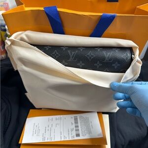 Louis Vuitton Messenger Black District Pm